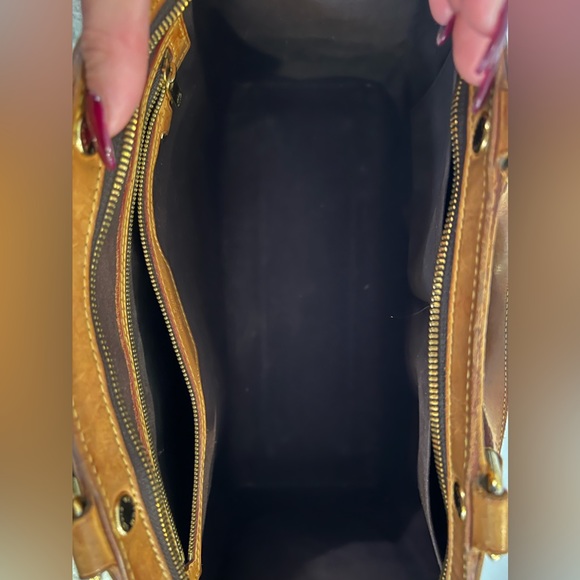 Louis Vuitton Amarante Monogram Vernice - Picture 9 of 16